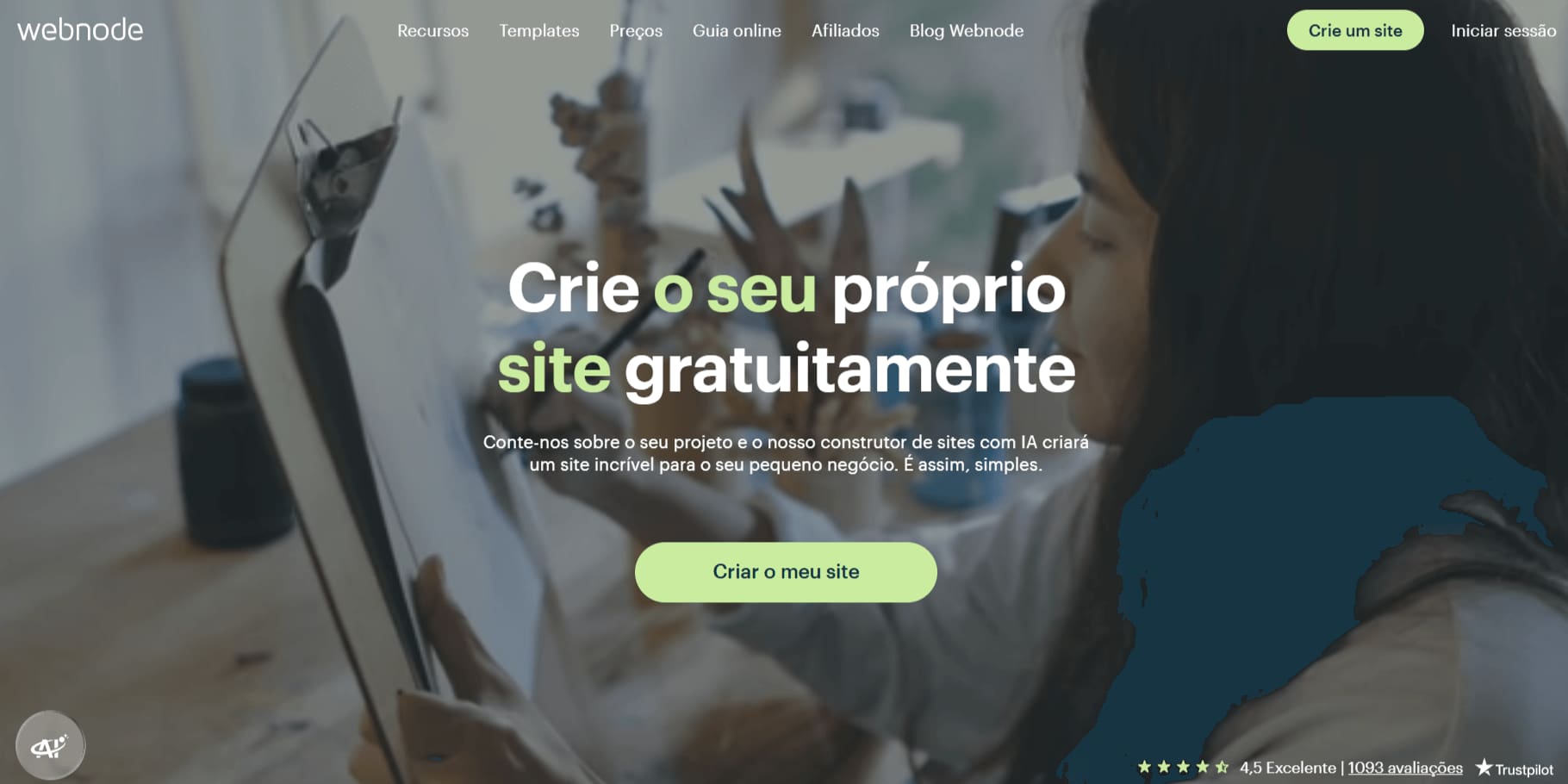 Captura de tela da página inicial da Webnode. Criar site é fácil e rápido.